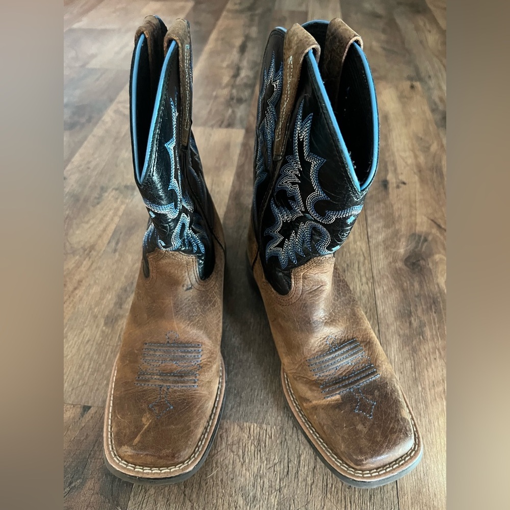 Ariat Kids Tombstone western boots. Sz 1.5